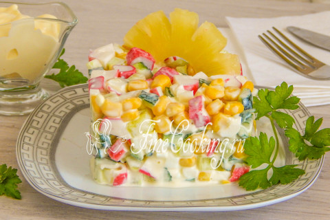Салат с ананасами и крабовыми палочками. Шаг 9