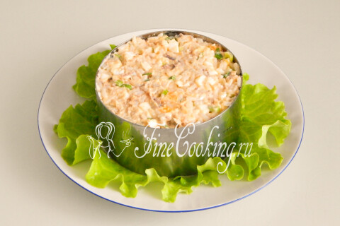 Салат с рыбными консервами и рисом. Шаг 14