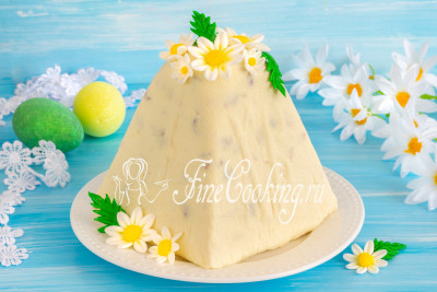 Я украсила пасху ромашками и листочками из сахарной мастики, которые сделала сама