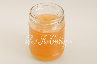 Кстати, после запекания в рукаве остается прилично мясного бульона - он очень ароматный и насыщенный