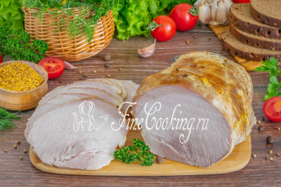 Перед нарезкой и подачей не забудьте удалить нить, которой перевязывали мясо