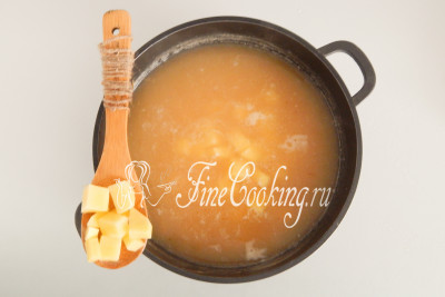 Закладываем картофель в кипящий суп