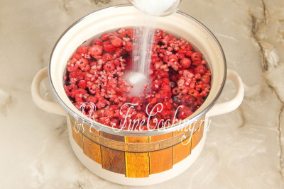 ��� 3. ��������� �������� �����, ������������ � ����� [��������� ������](/recipe/malinovyj-kompot) ��� ����� 5 ��� ����������� �������