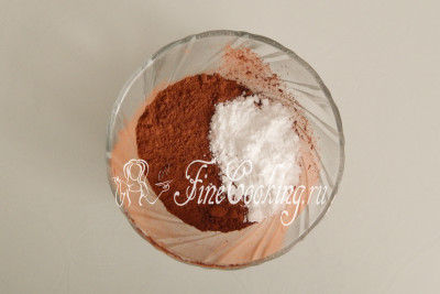 Для обсыпки советую сделать смесь их несладкого порошка какао (2 столовые ложки) и сахарной пудры (1 чайная ложка)