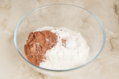 Сразу включаем греться духовку на 180 градусов