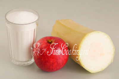 Для приготовления этого домашнего фруктово-овощного пюре на зиму нам понадобятся следующие ингредиенты: яблоки, кабачки и сахарный песок