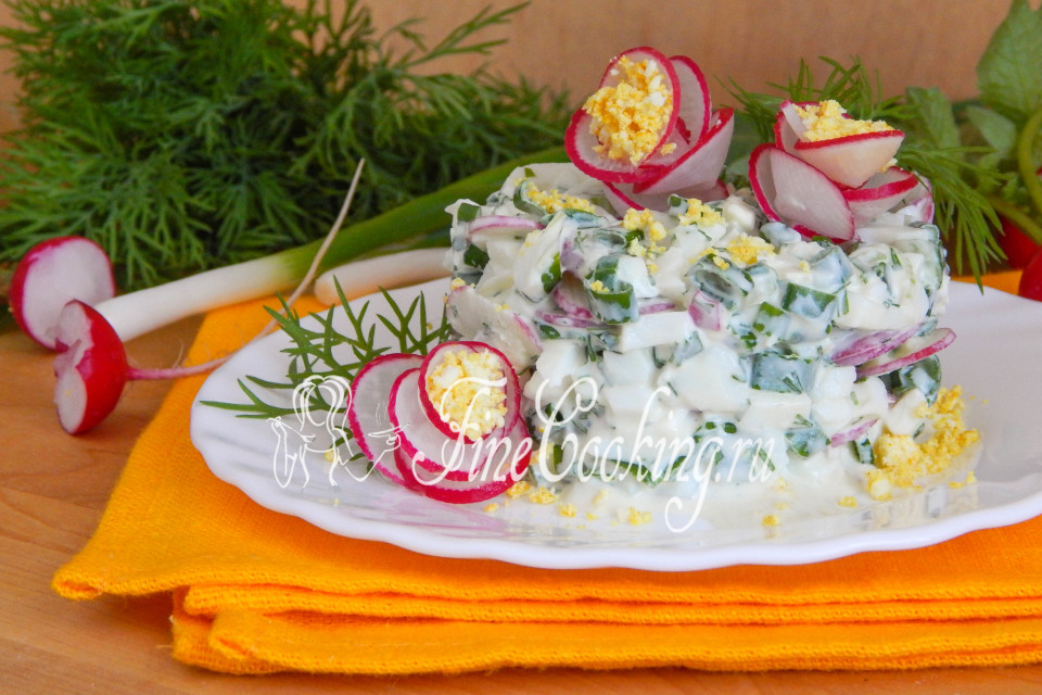 Салат с редисом и яйцом Салат с редисом и яйцом
