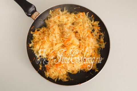 Блинчики с капустой, грибами и яйцами в панировке. Шаг 15