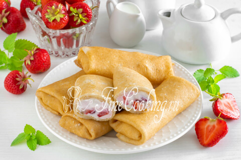 Готовое блюдо: Блинчики с творогом и клубникой
