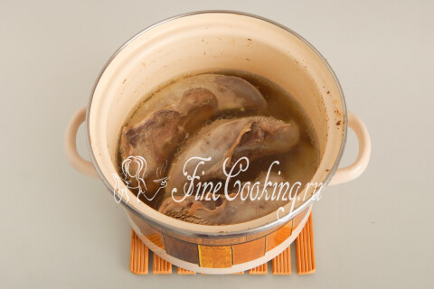 Блинчики с языком и яйцами. Шаг 18