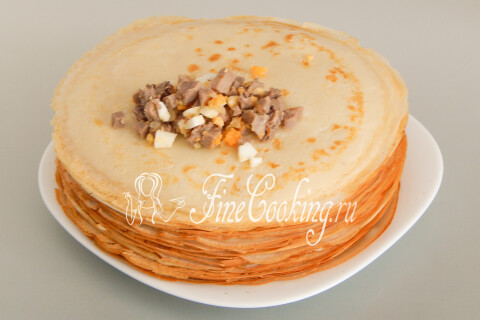 Блинчики с языком и яйцами. Шаг 24