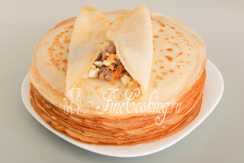 Блинчики с языком и яйцами. Шаг 25