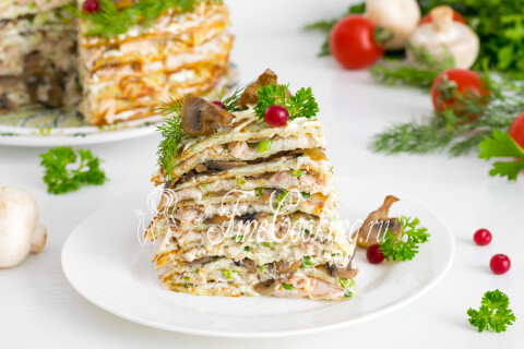 Готовое блюдо: Блинный торт с курицей и грибами