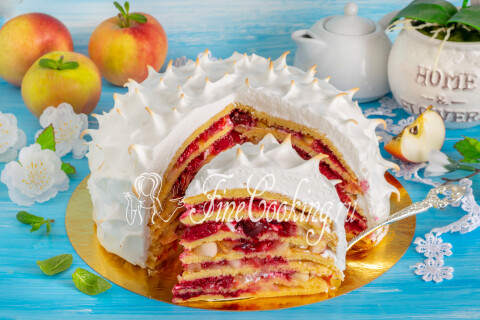 Готовое блюдо: Домашний блинный торт с яблоками и вишней