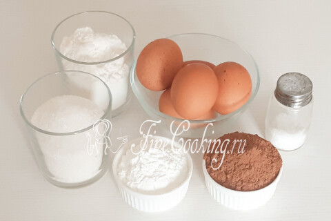 Домашний шоколадный торт со сливочным кремом и ягодами. Шаг 1