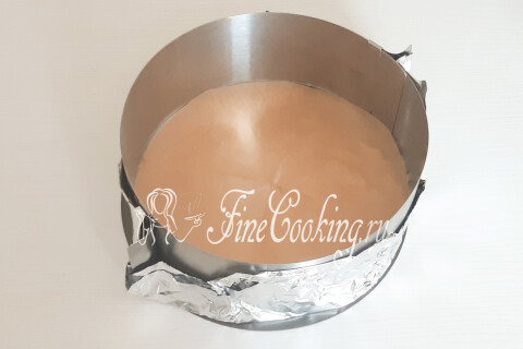 Домашний шоколадный торт со сливочным кремом и ягодами. Шаг 2