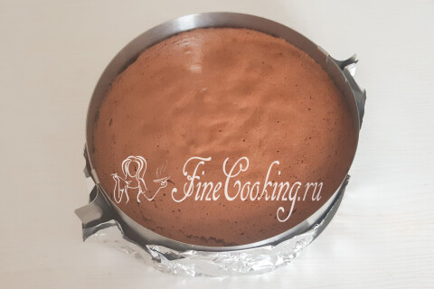 Домашний шоколадный торт со сливочным кремом и ягодами. Шаг 10