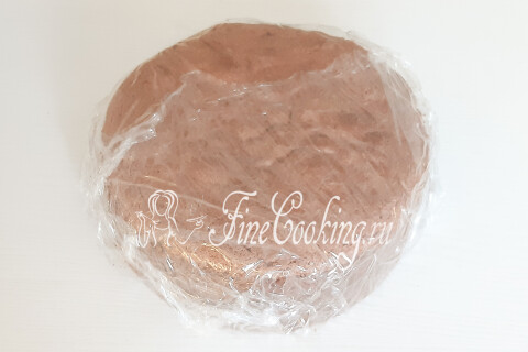 Домашний шоколадный торт со сливочным кремом и ягодами. Шаг 12