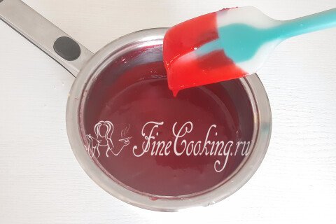 Домашний шоколадный торт со сливочным кремом и ягодами. Шаг 18