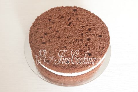 Домашний шоколадный торт со сливочным кремом и ягодами. Шаг 35