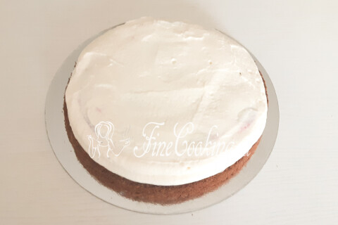 Домашний шоколадный торт со сливочным кремом и ягодами. Шаг 34