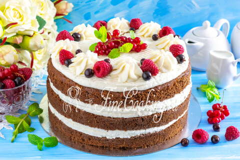 Домашний шоколадный торт со сливочным кремом и ягодами. Шаг 37