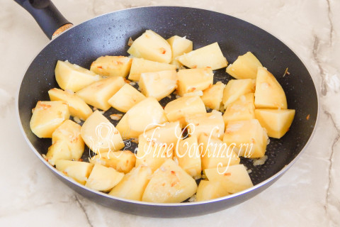 Фрикадельки с картошкой в томатном соусе. Шаг 8