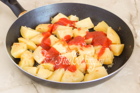 Фрикадельки с картошкой в томатном соусе. Шаг 9