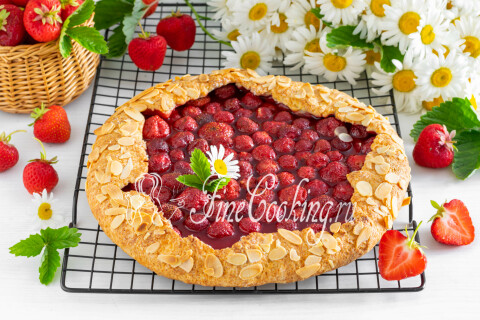 Готовое блюдо: Галета творожная с клубникой