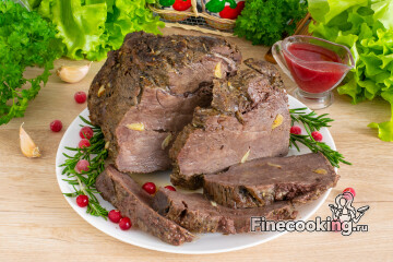 Говядина, запеченная в рукаве в духовке целым куском