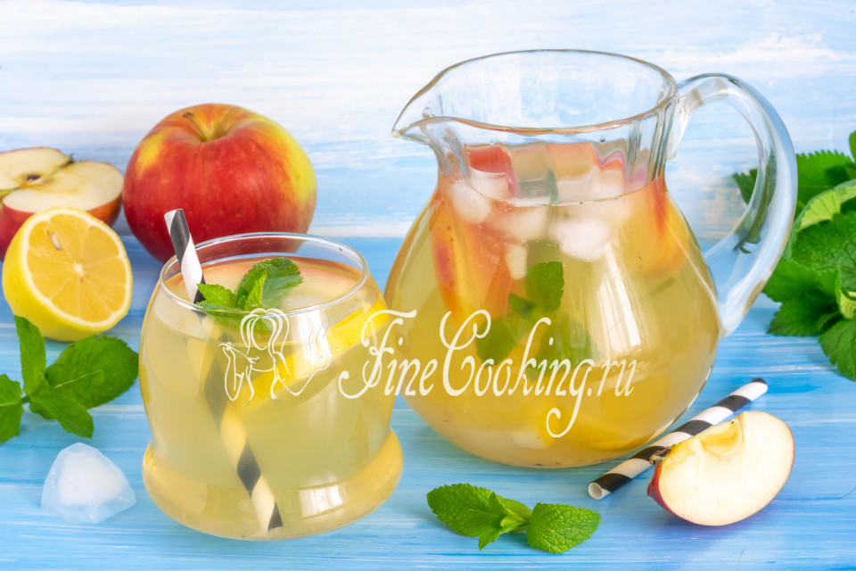 Холодный чай с яблоком, лимоном и мятой