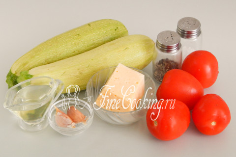 Кабачки с помидорами и сыром в духовке. Шаг 1