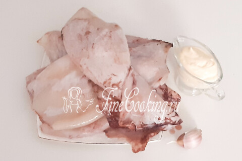 Кальмары с майонезом и чесноком. Шаг 1