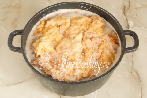 Клецки со свининой и грибами. Шаг 7