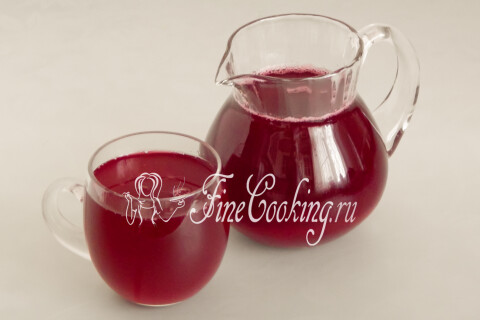 Компот из замороженных ягод в кастрюле. Шаг 8