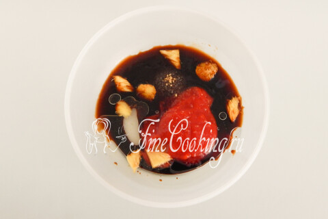 Куриные шашлычки с ананасами на шпажках. Шаг 3
