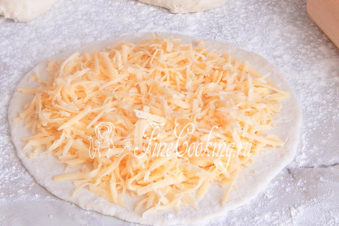 Лепешки на сковороде с сыром. Шаг 8