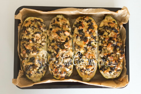 Лодочки из кабачков с курицей, грибами и сыром в духовке. Шаг 17