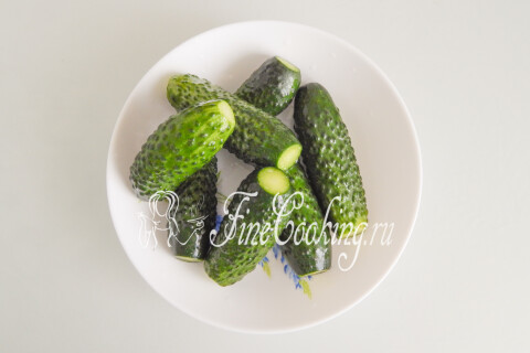 Маринованные огурцы с укропом, чесноком и хреном на зиму. Шаг 3
