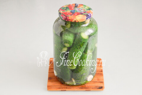 Маринованные огурцы с укропом, чесноком и хреном на зиму. Шаг 7