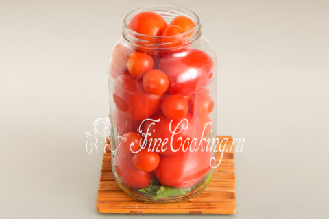 Маринованные помидоры в овощной заливке на зиму. Шаг 6