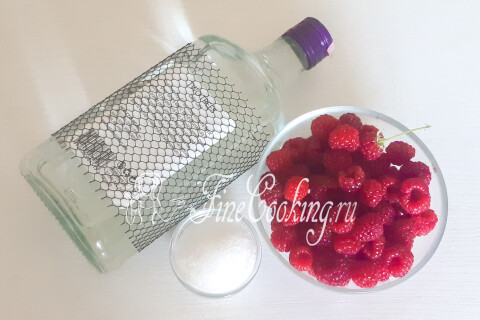 Настойка из малины на джине. Шаг 1