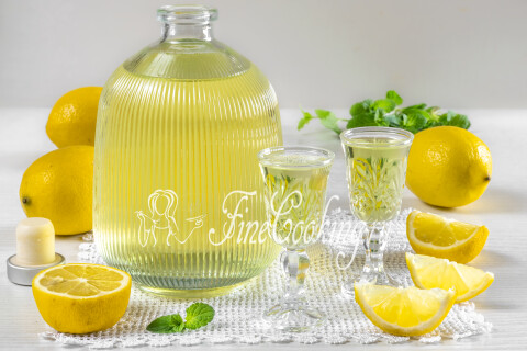 Лимонная настойка на водке — простой домашний алкогольный напиток из доступных ингредиентов