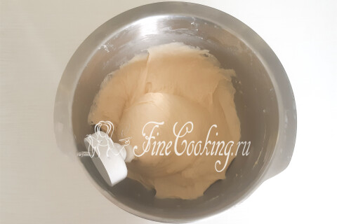 Пасхальный кулич со сгущенкой и изюмом. Шаг 5