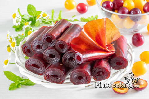 Готовая домашняя пастила из алычи — ароматный и вкусный десерт.