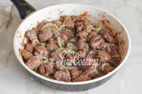 Печень с луком и сметаной. Шаг 7