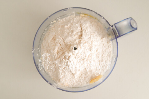 Песочный (тертый) пирог с ревенем и сметаной в духовке. Шаг 6