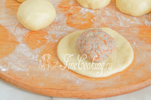Пирожки с мясом в духовке. Шаг 13