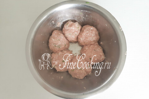 Пышные лепешки на кефире с мясной начинкой в духовке. Шаг 10