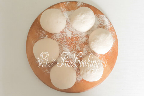 Пышные лепешки на кефире с мясной начинкой в духовке. Шаг 12